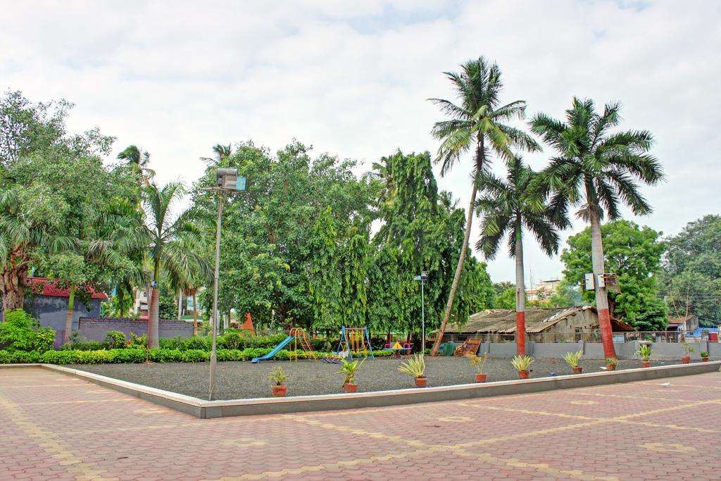 Hotel Corona Bharuch Extérieur photo