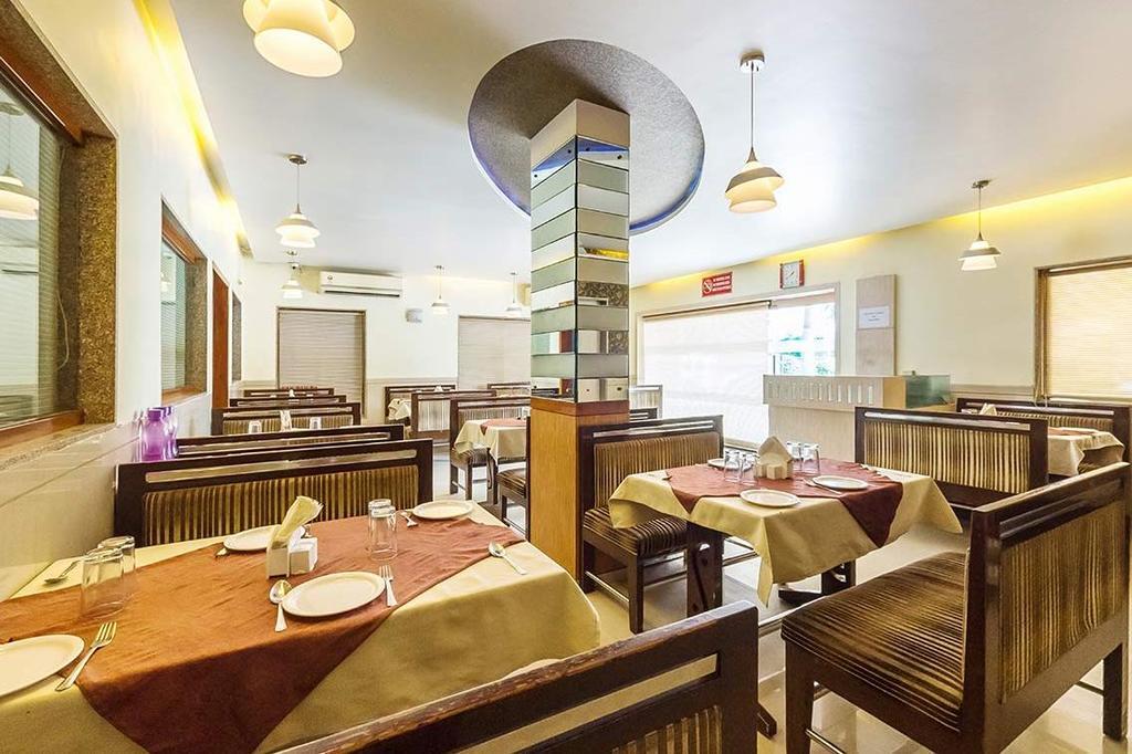 Hotel Corona Bharuch Extérieur photo